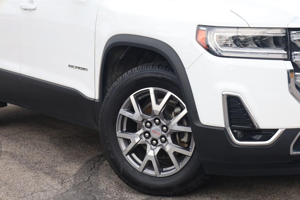 GMC Acadia Vehicle Full-screen Gallery Image 03