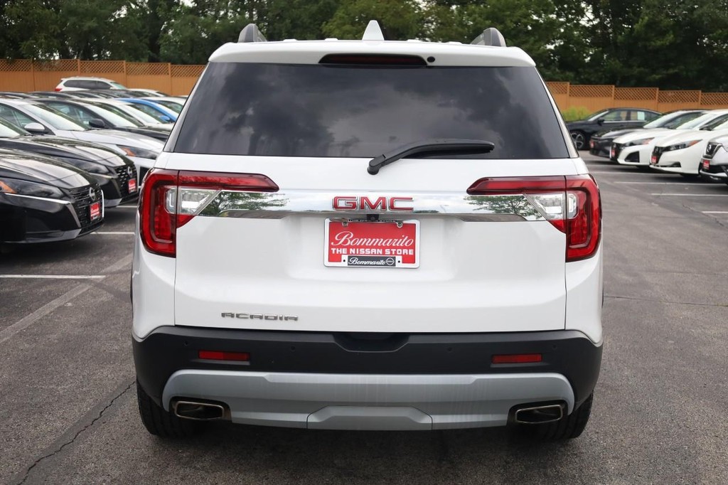 GMC Acadia Vehicle Full-screen Gallery Image 05