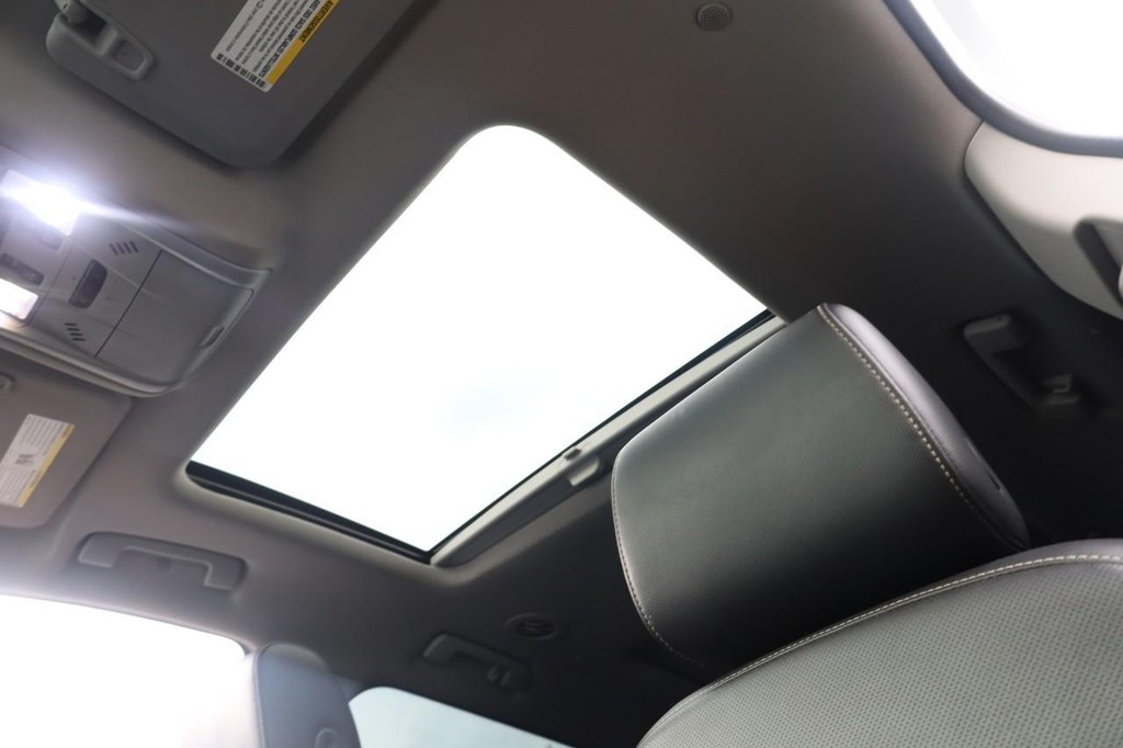 GMC Acadia Vehicle Full-screen Gallery Image 10