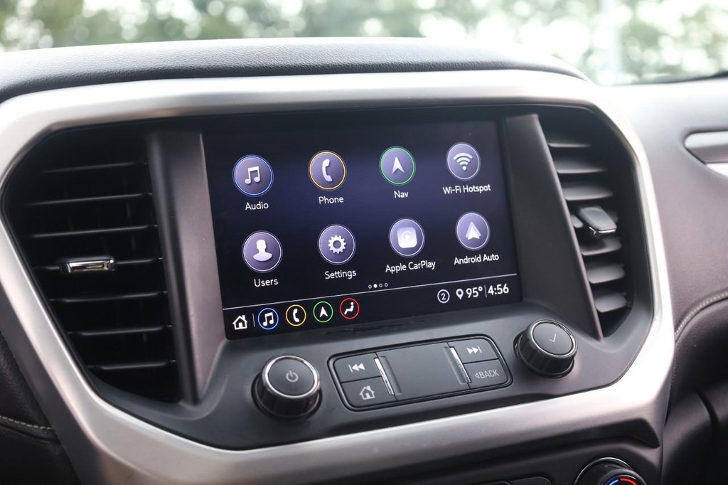 GMC Acadia Vehicle Full-screen Gallery Image 13