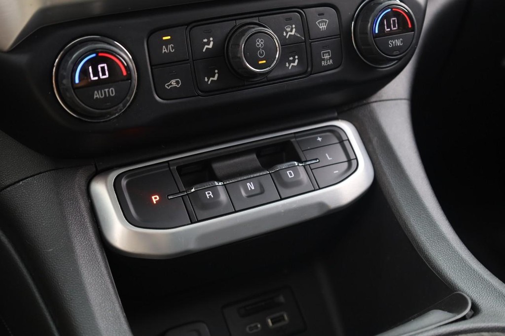GMC Acadia Vehicle Full-screen Gallery Image 16