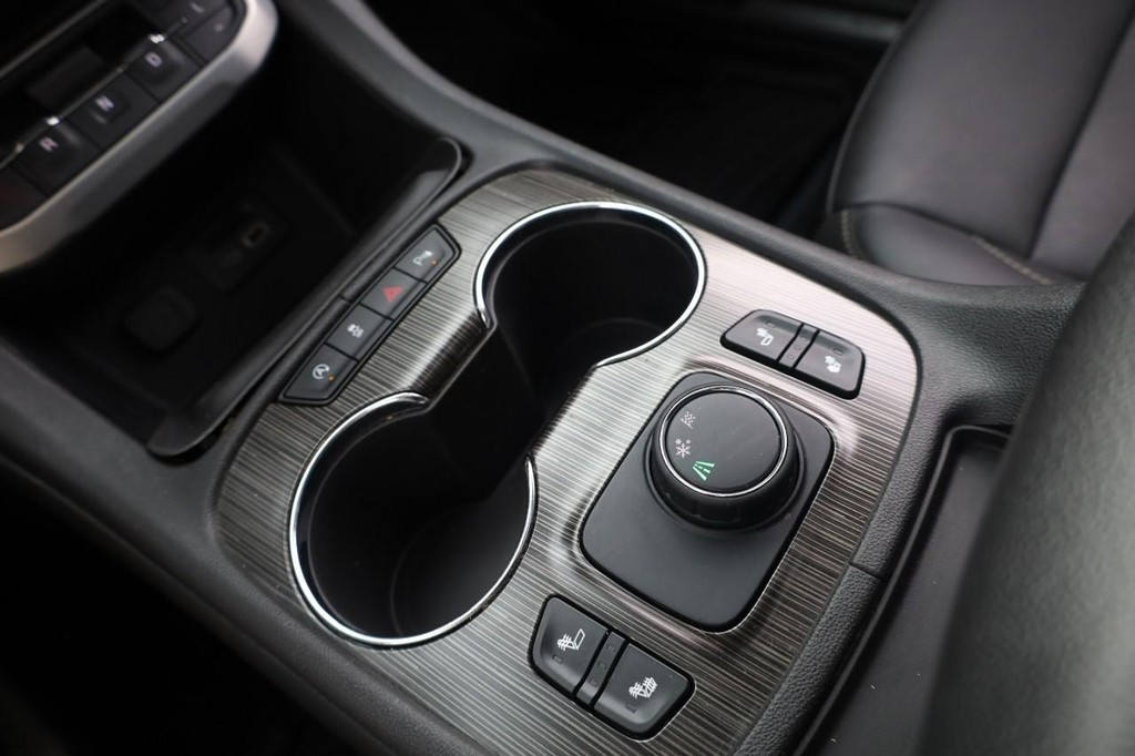 GMC Acadia Vehicle Full-screen Gallery Image 17
