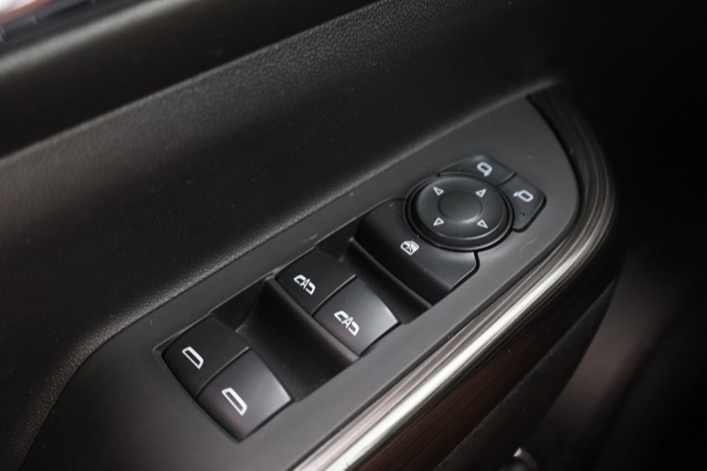 GMC Acadia Vehicle Full-screen Gallery Image 19