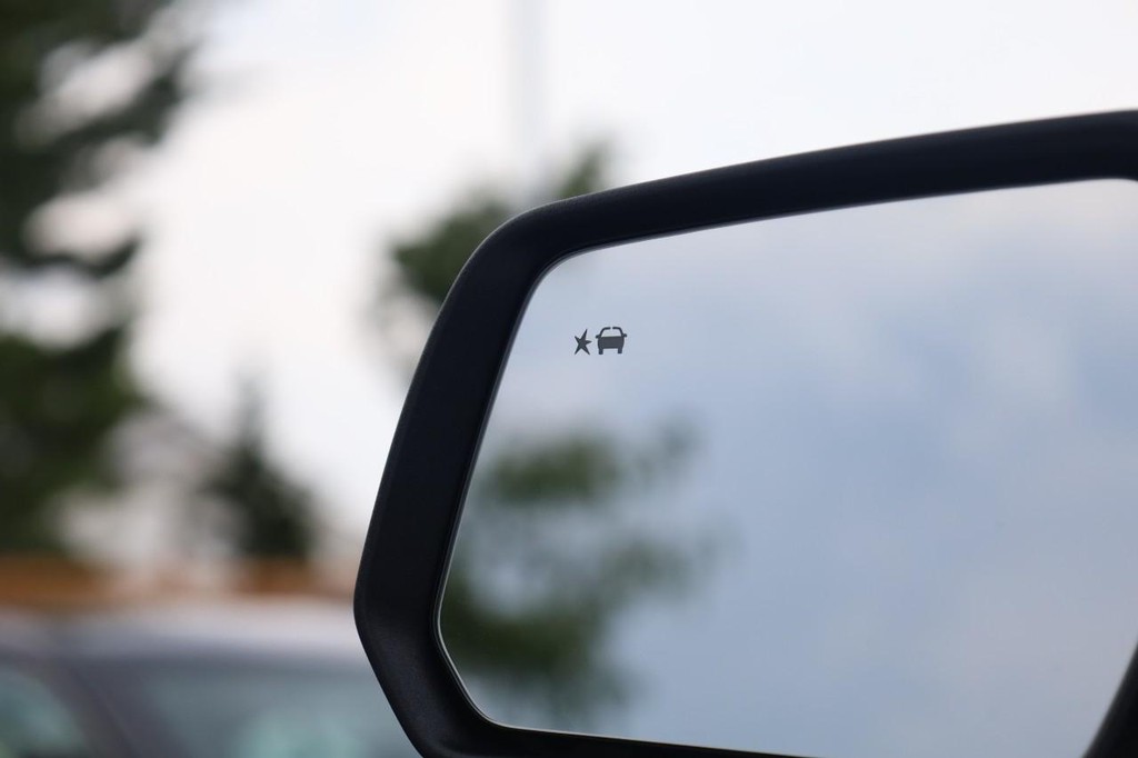 GMC Acadia Vehicle Full-screen Gallery Image 21