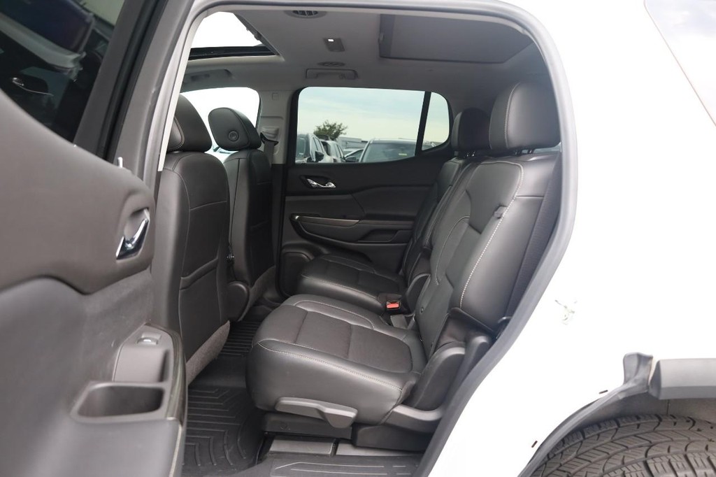 GMC Acadia Vehicle Full-screen Gallery Image 22