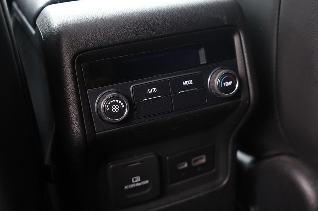 GMC Acadia Vehicle Full-screen Gallery Image 23