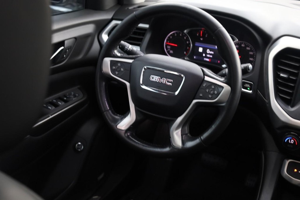 GMC Acadia Vehicle Full-screen Gallery Image 26