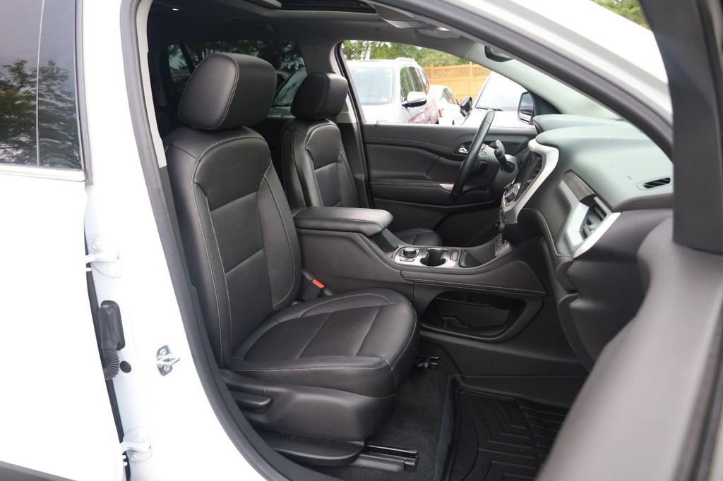 GMC Acadia Vehicle Full-screen Gallery Image 28