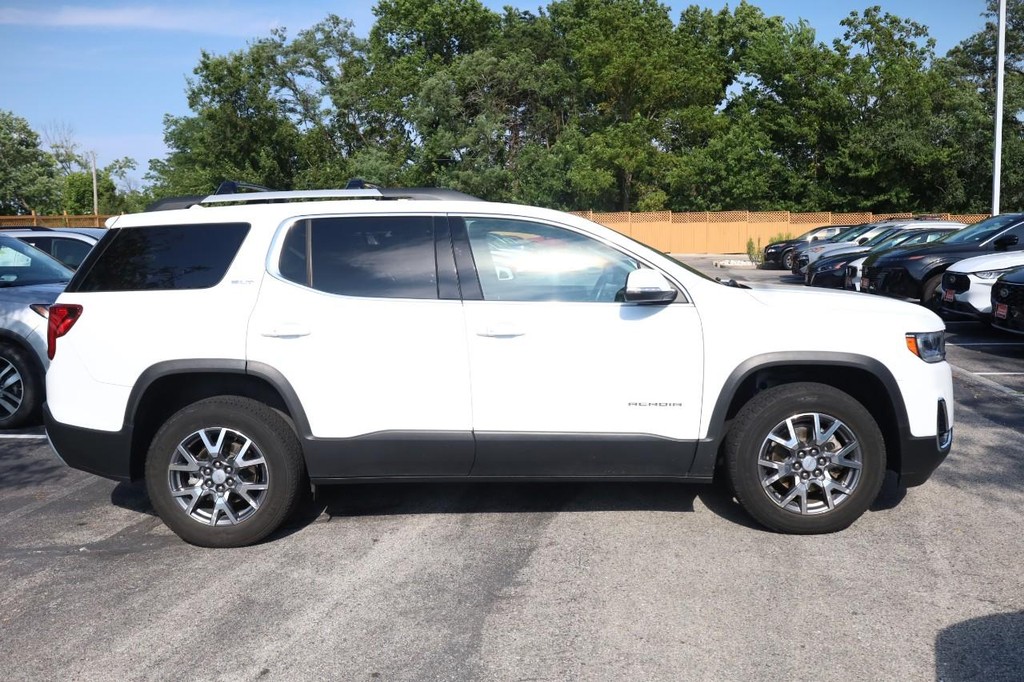 GMC Acadia Vehicle Full-screen Gallery Image 05