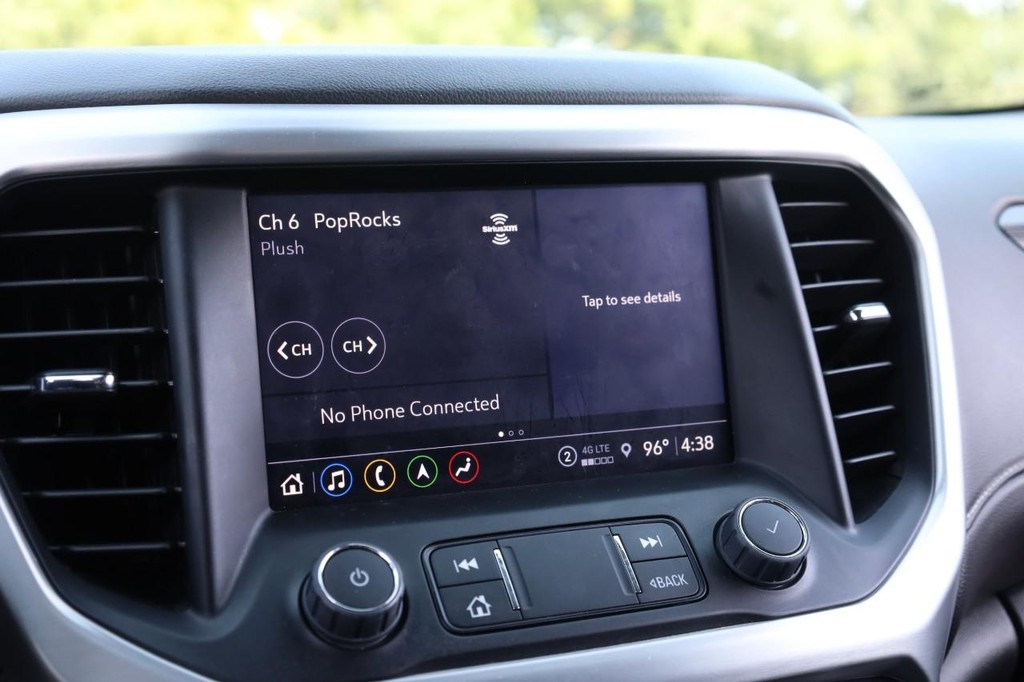 GMC Acadia Vehicle Full-screen Gallery Image 13