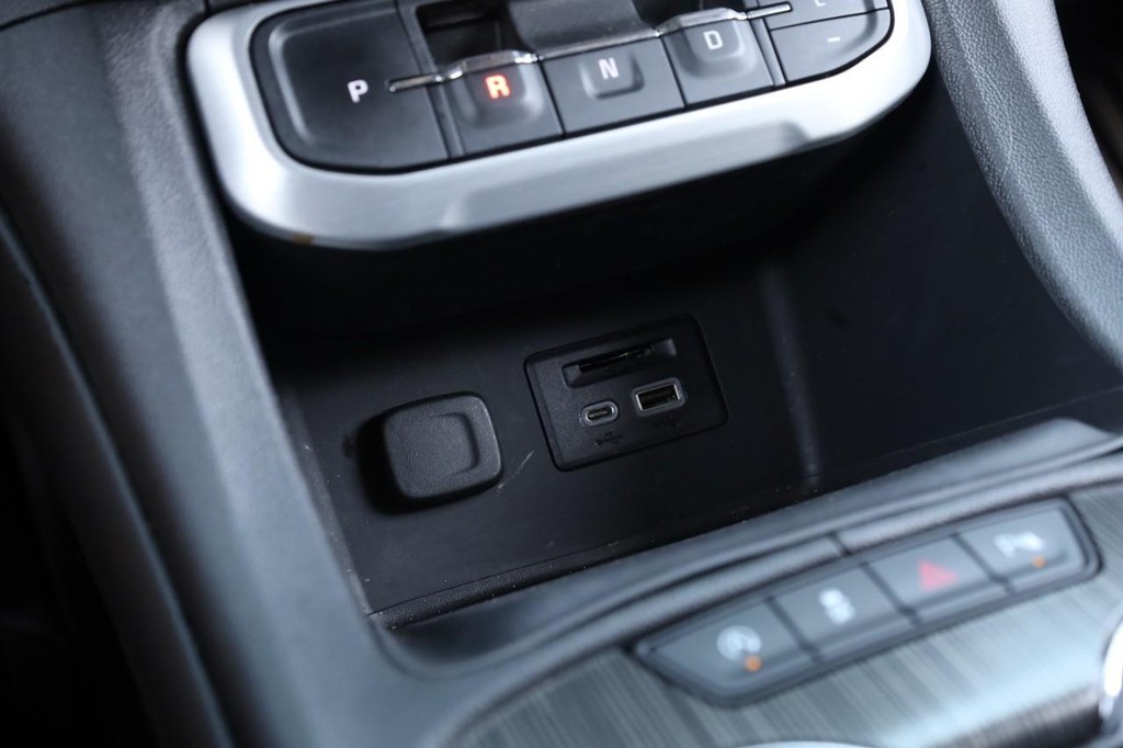 GMC Acadia Vehicle Full-screen Gallery Image 17