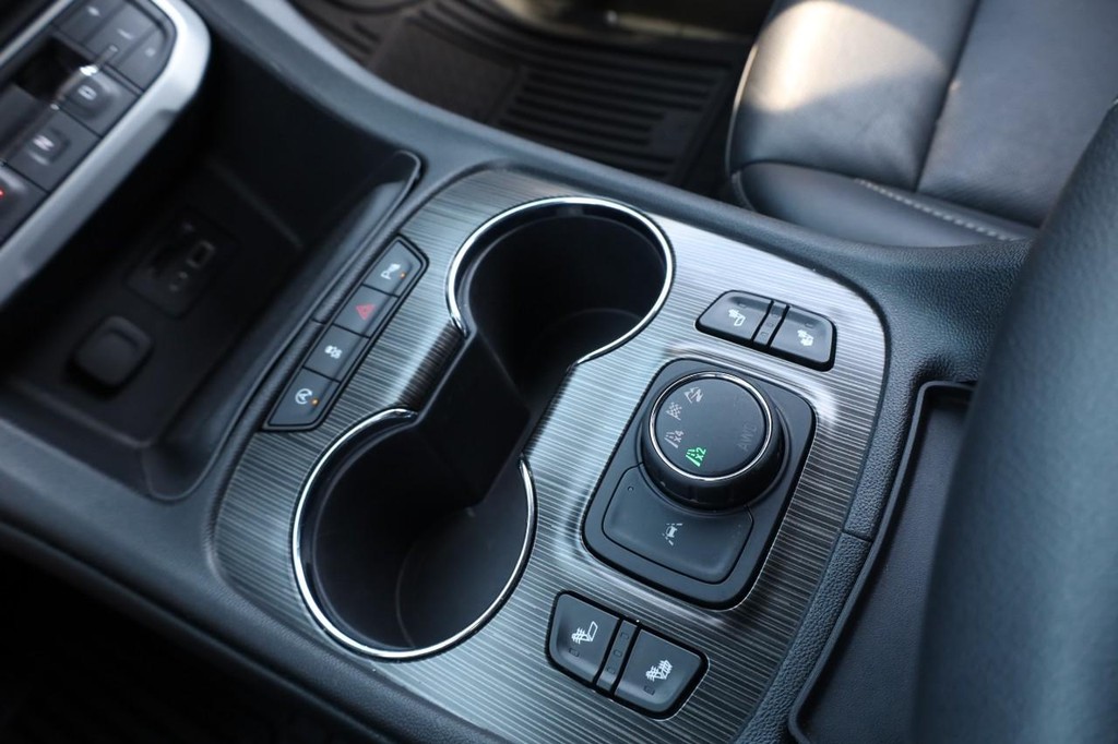 GMC Acadia Vehicle Full-screen Gallery Image 18