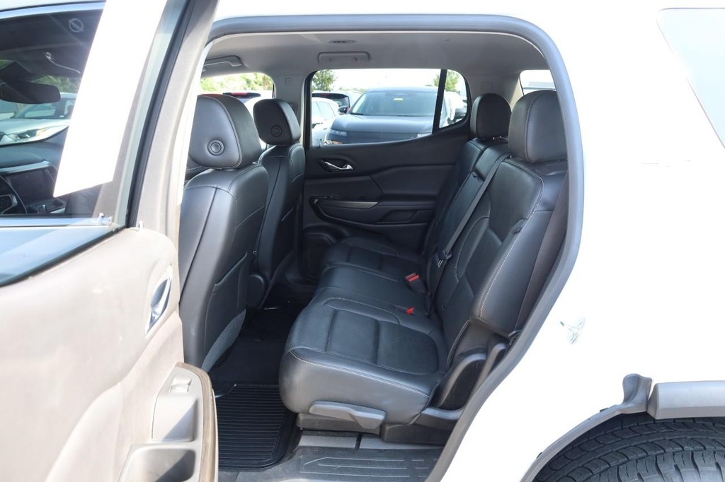 GMC Acadia Vehicle Full-screen Gallery Image 23