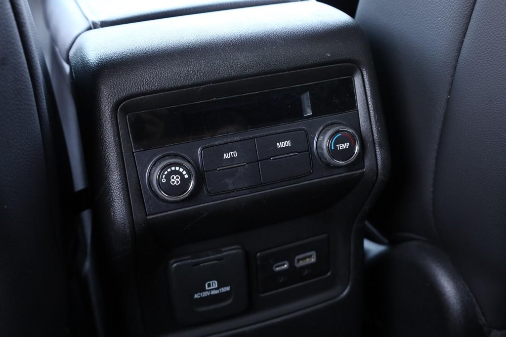 GMC Acadia Vehicle Full-screen Gallery Image 24