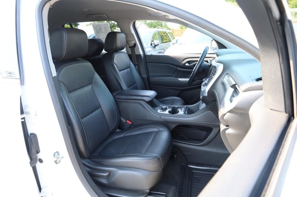 GMC Acadia Vehicle Full-screen Gallery Image 28