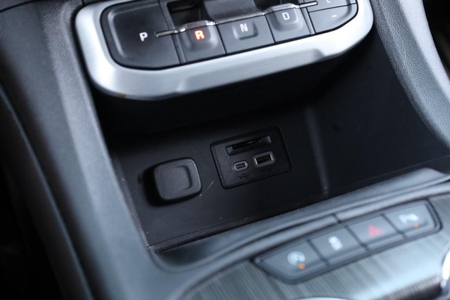 GMC Acadia Vehicle Image 17
