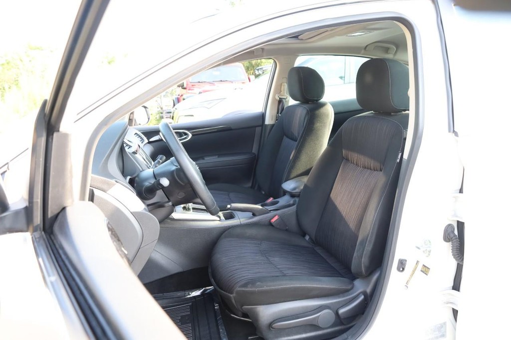 Nissan Sentra Vehicle Image 08