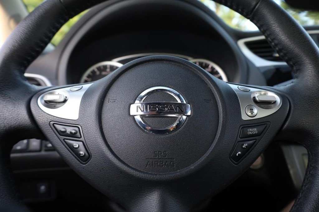 Nissan Sentra Vehicle Image 10