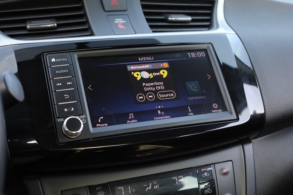 Nissan Sentra Vehicle Image 12