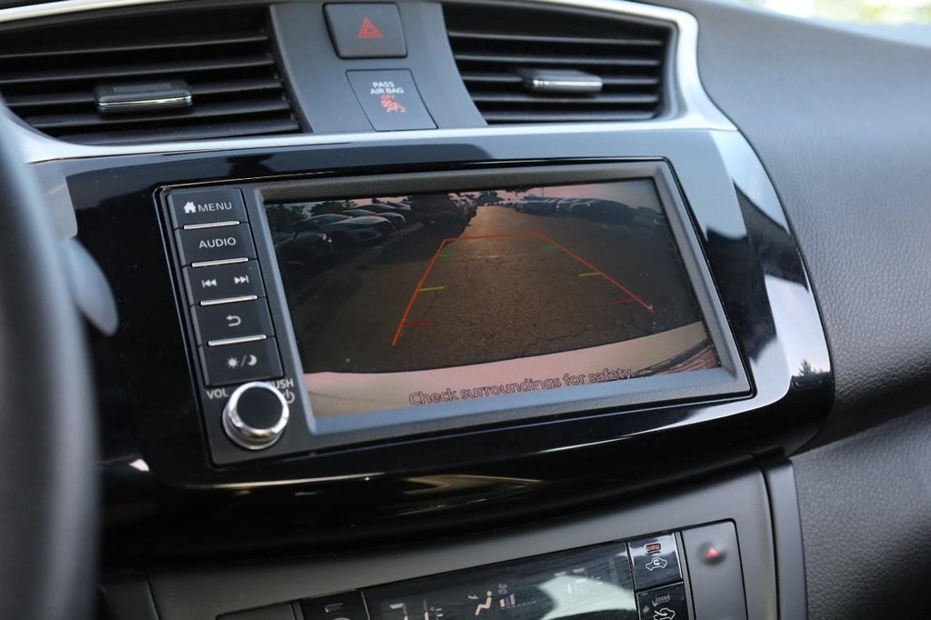 Nissan Sentra Vehicle Image 13
