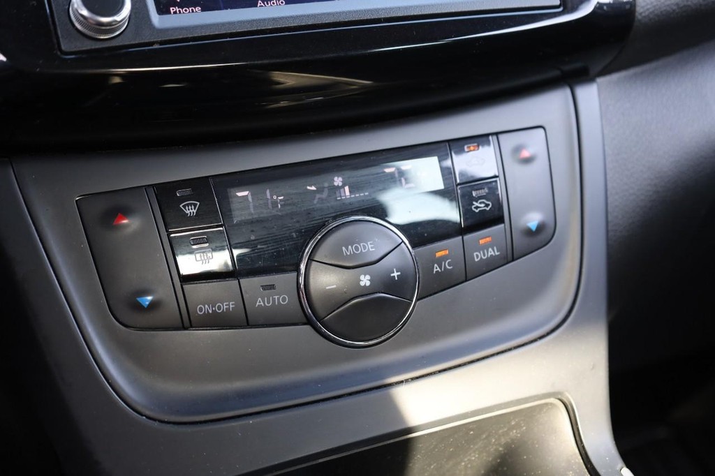 Nissan Sentra Vehicle Image 14