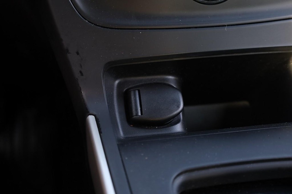 Nissan Sentra Vehicle Image 15