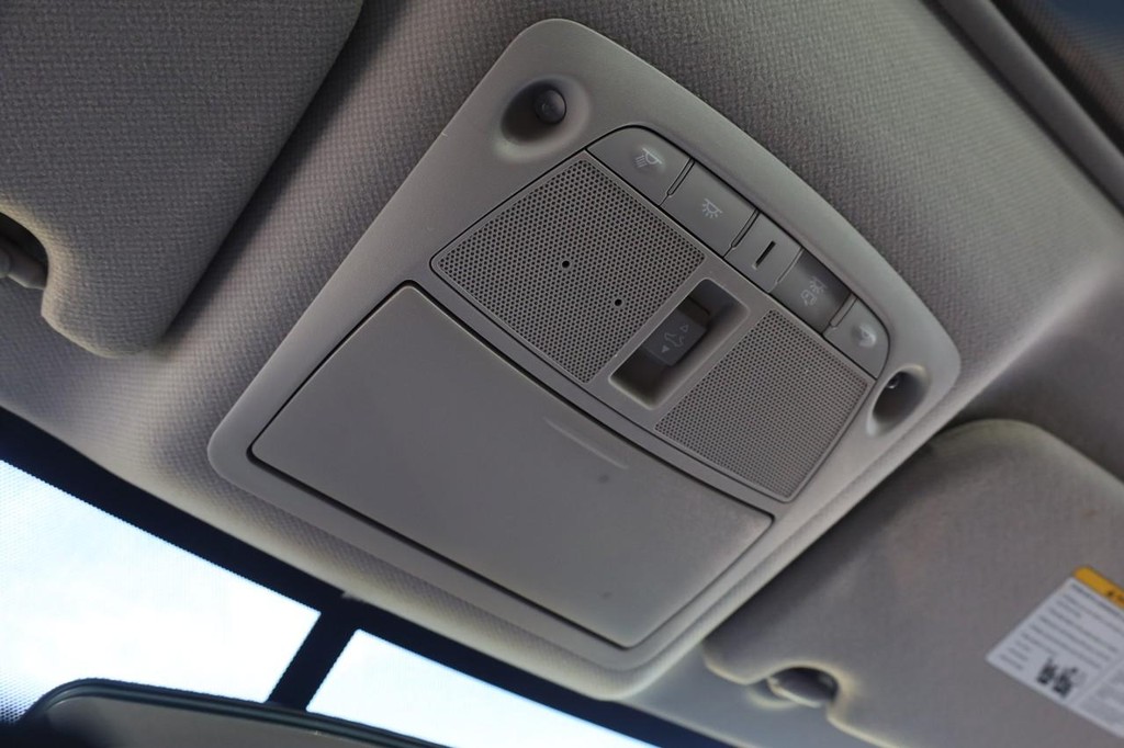 Nissan Sentra Vehicle Image 17
