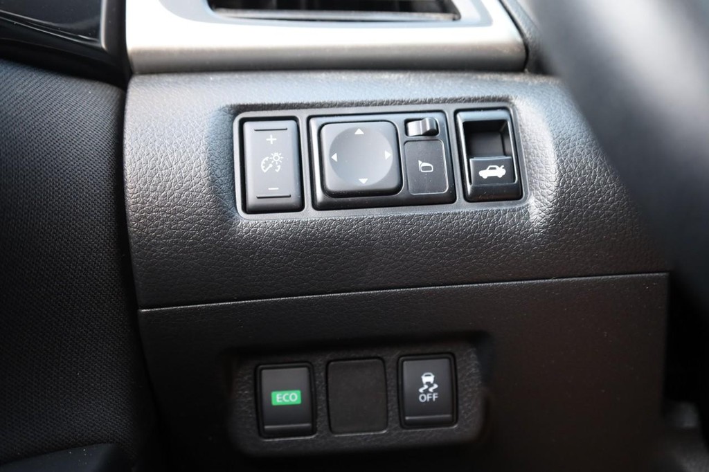 Nissan Sentra Vehicle Image 19