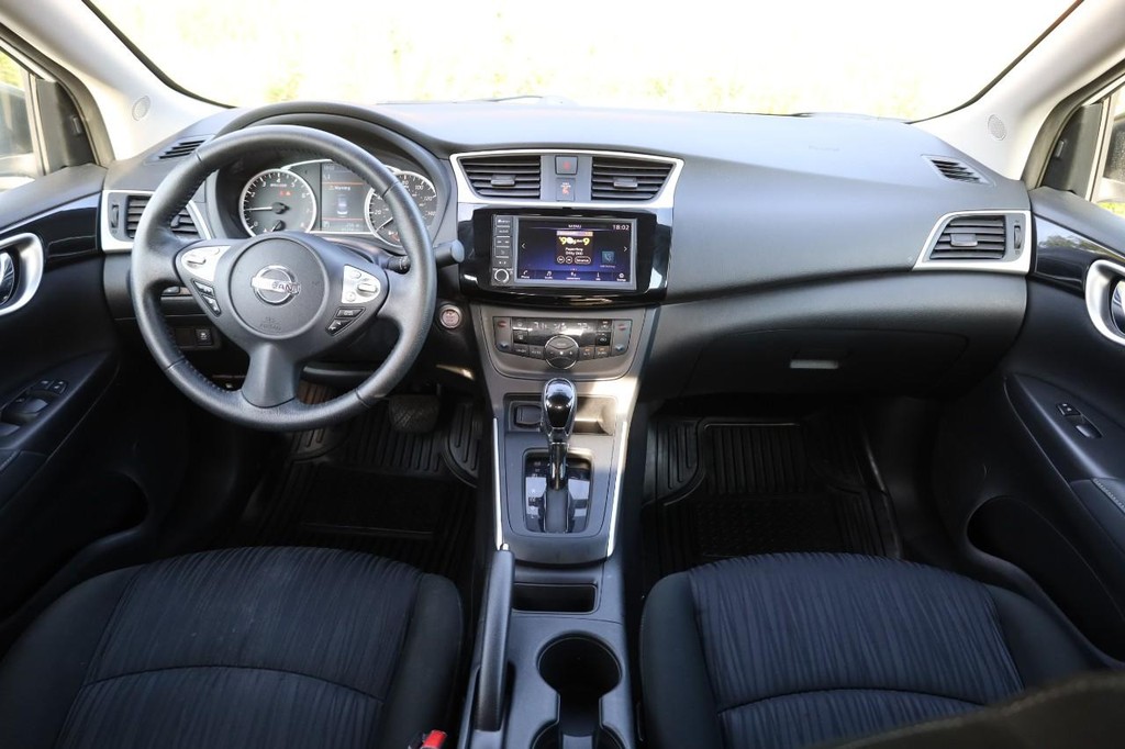 Nissan Sentra Vehicle Image 22