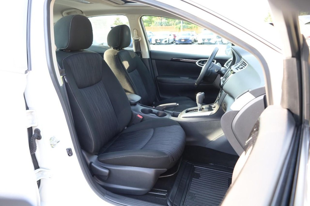 Nissan Sentra Vehicle Image 24