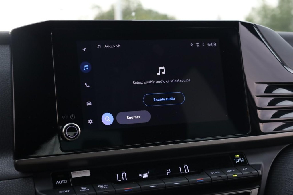 Toyota Camry Vehicle Image 11