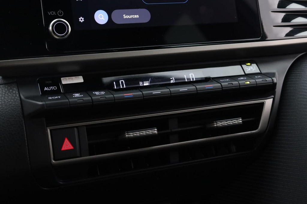 Toyota Camry Vehicle Image 13