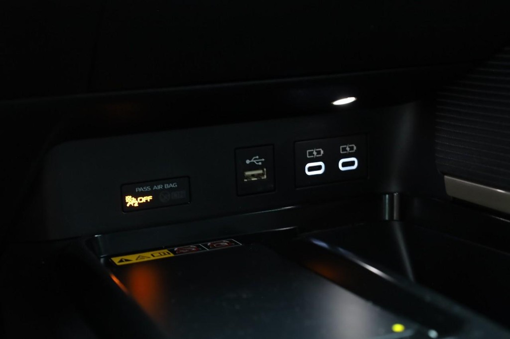 Toyota Camry Vehicle Image 14