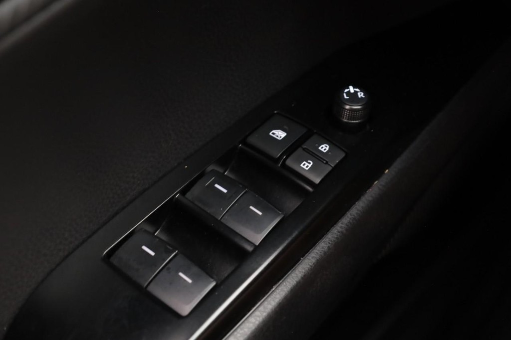 Toyota Camry Vehicle Image 17