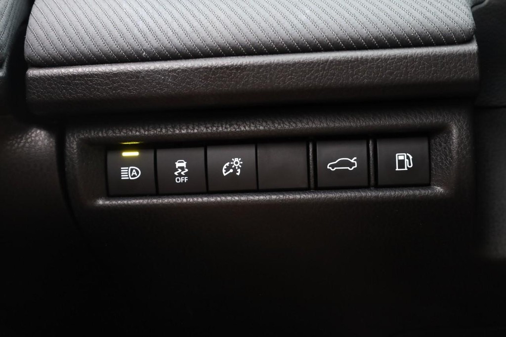 Toyota Camry Vehicle Image 18