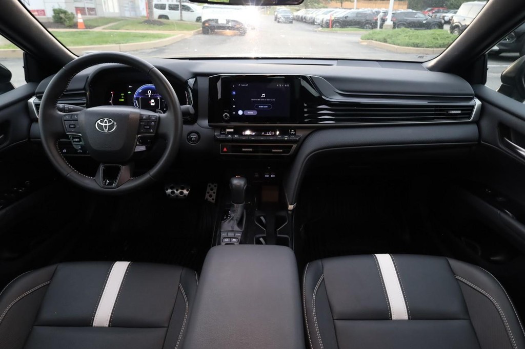 Toyota Camry Vehicle Image 21