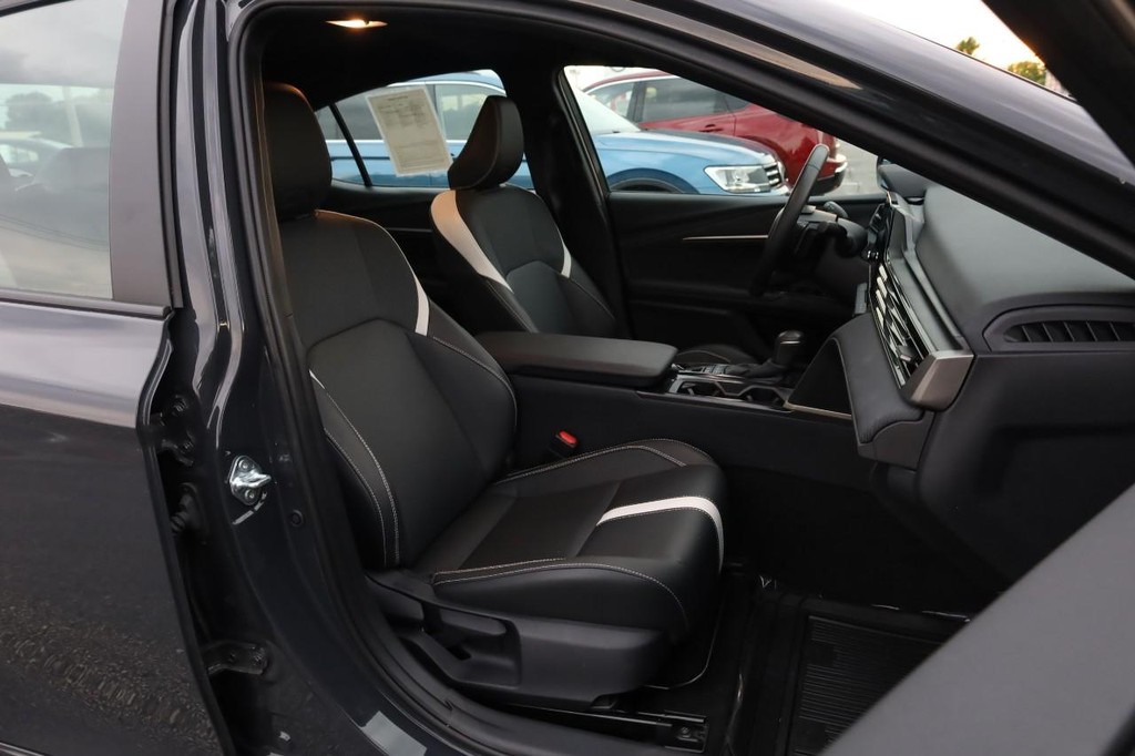 Toyota Camry Vehicle Image 23