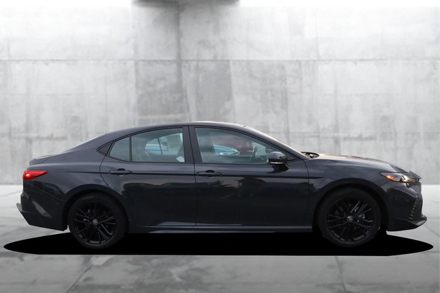 Toyota Camry Vehicle Full-screen Gallery Image 5