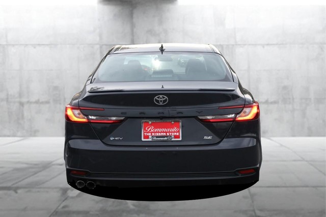 Toyota Camry Vehicle Full-screen Gallery Image 6