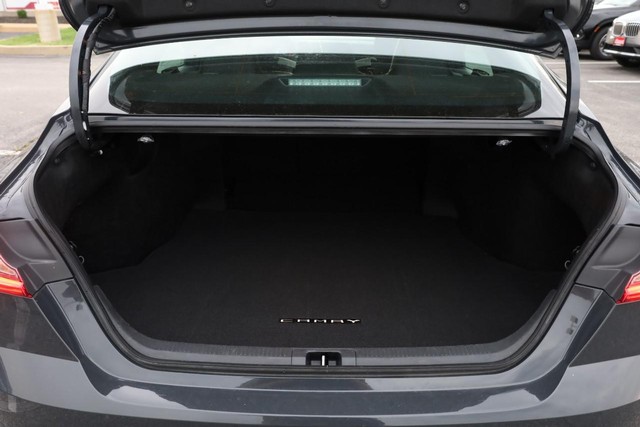 Toyota Camry Vehicle Full-screen Gallery Image 7