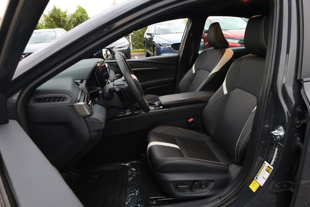 Toyota Camry Vehicle Full-screen Gallery Image 8