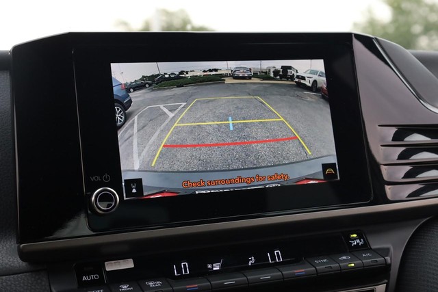Toyota Camry Vehicle Full-screen Gallery Image 12