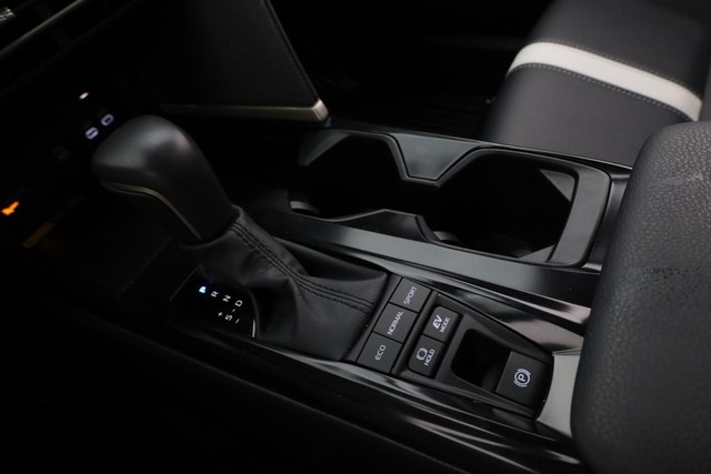 Toyota Camry Vehicle Full-screen Gallery Image 15