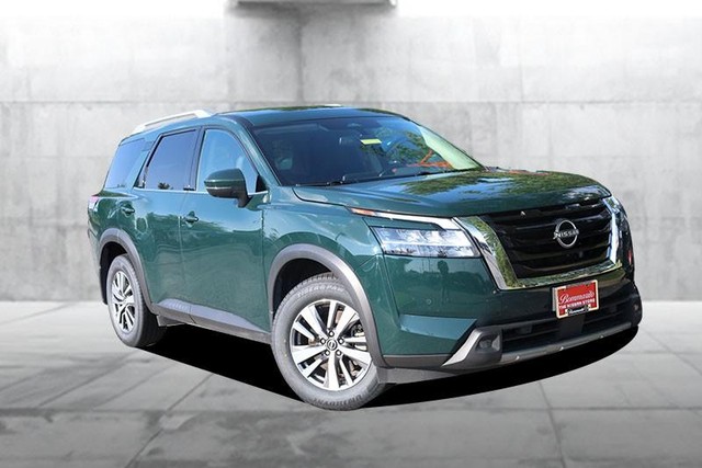 Nissan Pathfinder Vehicle Image 02