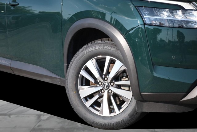 Nissan Pathfinder Vehicle Image 03