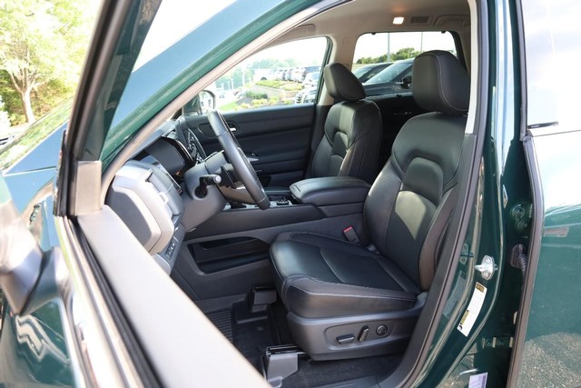 Nissan Pathfinder Vehicle Image 10
