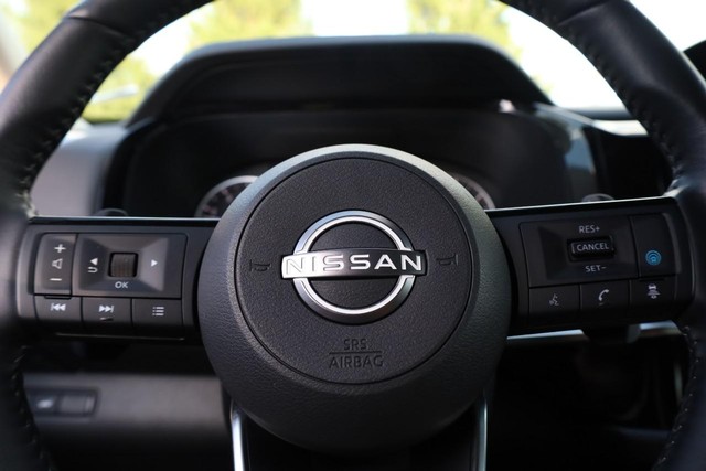 Nissan Pathfinder Vehicle Image 11