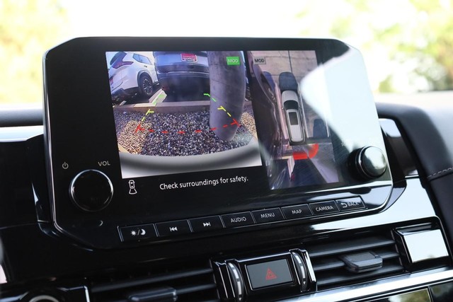 Nissan Pathfinder Vehicle Image 15
