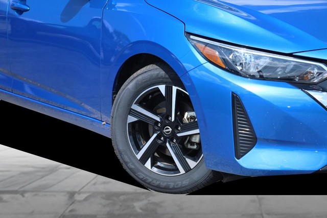 Nissan Sentra Vehicle Image 03