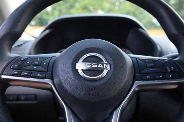 Nissan Sentra Vehicle Image 08